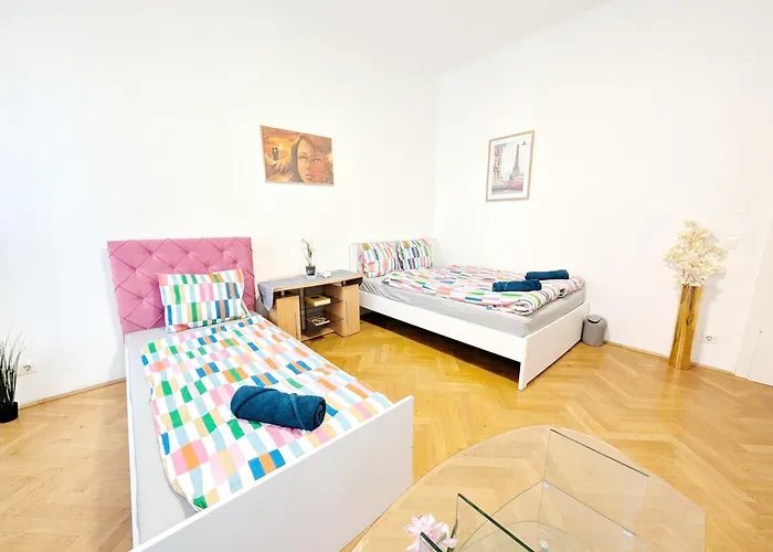 Comfortable In Wiener Stadthalle Area G4 Проживання в сім'ї *