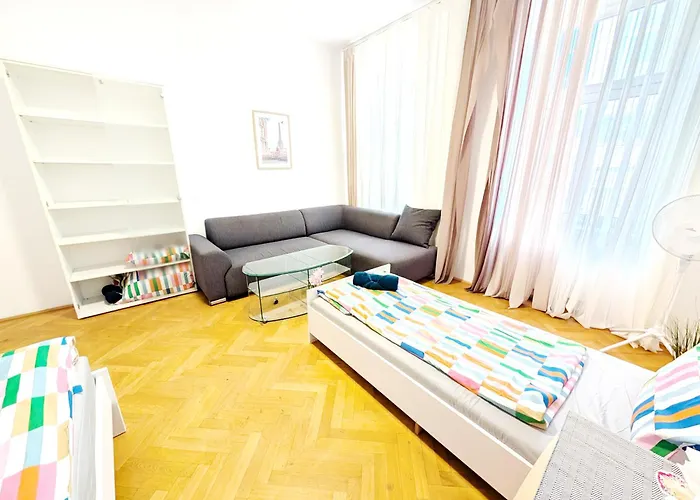 Comfortable In Wiener Stadthalle Area G4 Проживання в сім'ї
