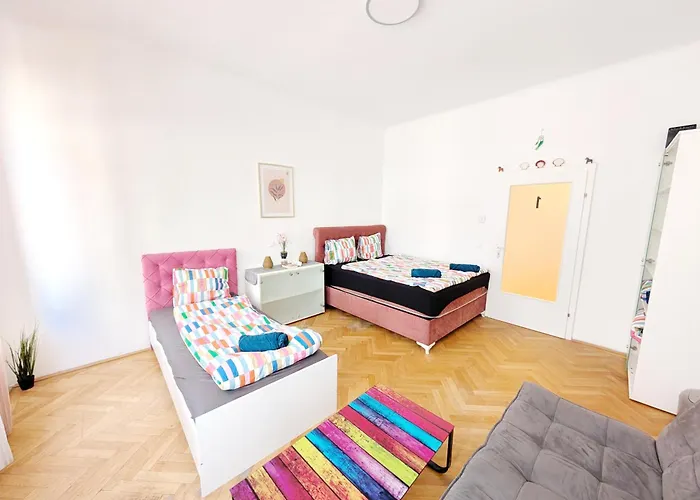Comfortable In Wiener Stadthalle Area G4 Проживання в сім'ї Відень