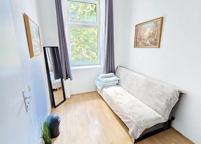 Comfortable In Wiener Stadthalle Area G4 Проживання в сім'ї