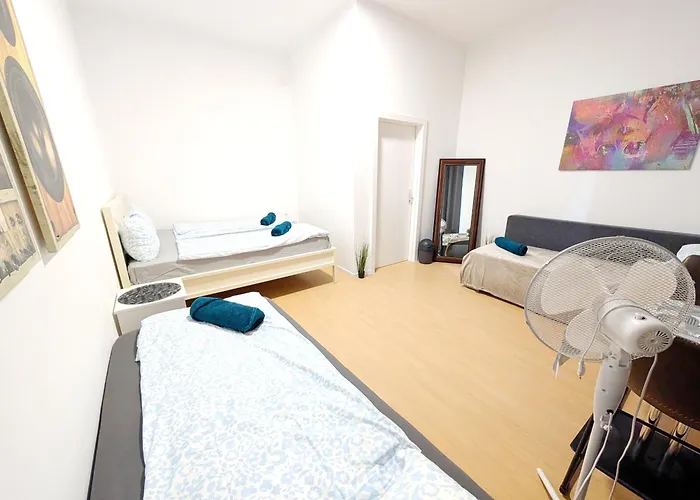 Comfortable In Wiener Stadthalle Area G4 Проживання в сім'ї *