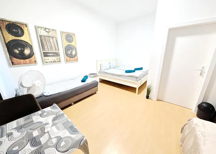 Comfortable In Wiener Stadthalle Area G4 Проживання в сім'ї Відень