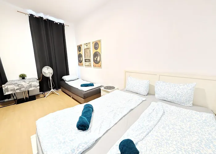 Comfortable In Wiener Stadthalle Area G4 Проживання в сім'ї Відень