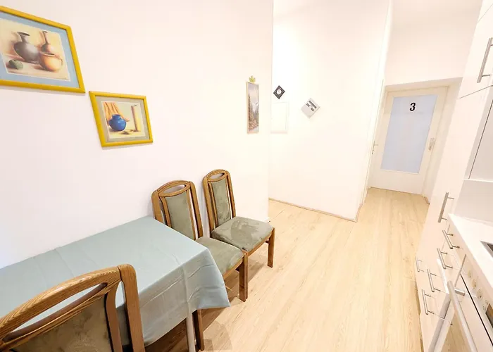 Comfortable In Wiener Stadthalle Area G4 Відень