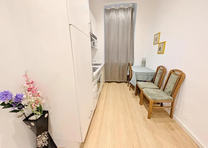 Comfortable In Wiener Stadthalle Area G4 * Відень